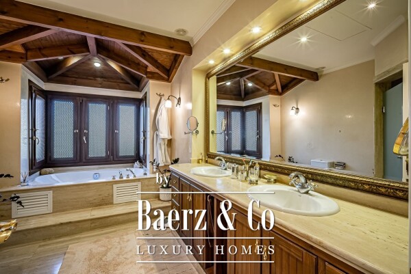 photo 23 Villa - Marbella East - Ref: 8192