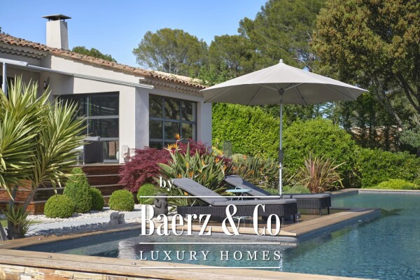 photo 10 Contemporary Provençal villa with a unique view