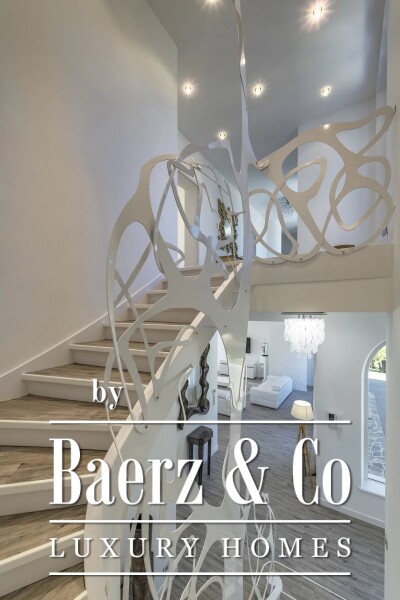 photo 10 Exceptional property with panoramic sea view - Bay of Saint Raphael, secure domain