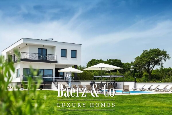 photo 1 Štinjan, luxury villa with pool and spacious garden