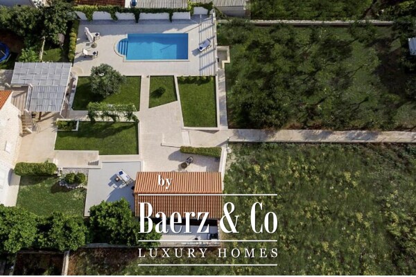 photo 1 Brač, Donji Humac, three charming buildings with a swimming pool on a plot of 1780m2 ​