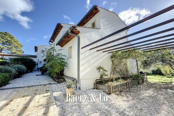 photo 19 Beautiful Recent Villa with Open Views, Tranquility, and Poo