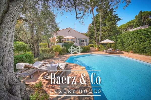 photo 7 CANNES - RENOWNED AND SOUGHT-AFTER ESTATE WITHIN WALKING DISTANCE OF THE CROISETTE - 5 BEDROOM EN SUITE VILLA - SWIMMING POOL