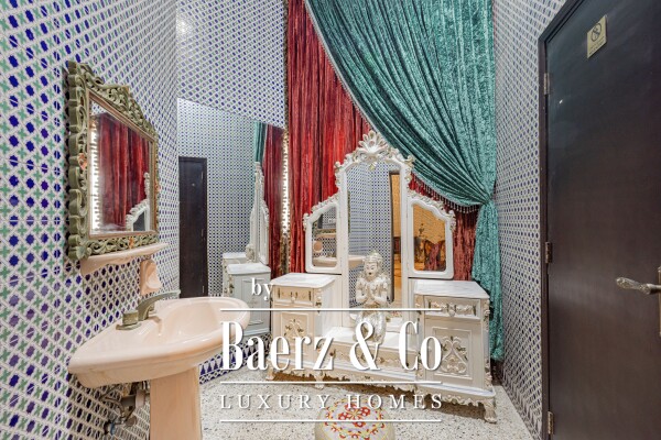 photo 10 ROYAL PALACE | COMMERCIAL POTENTIAL READY