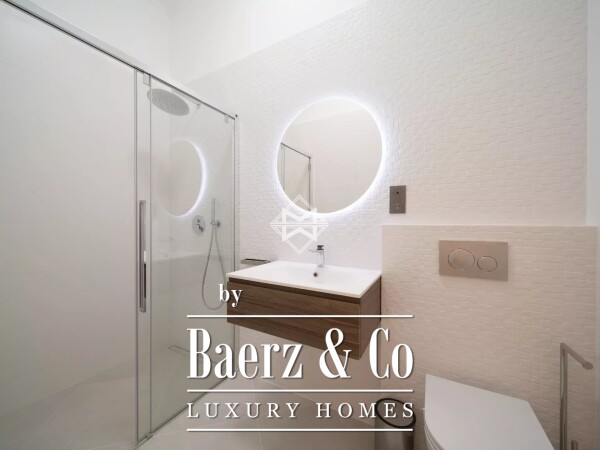 photo 7 Magnificent 3 bedroom apartment of 130 square meters in a beautiful Niçois building on the Cours Saleya.