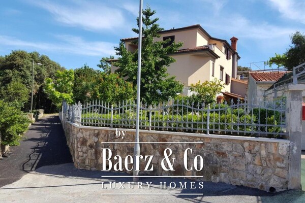 photo 3 Istria, Medulin, Banjole, high-quality detached house with 6 apartments, NKP 360 m2, near the sea