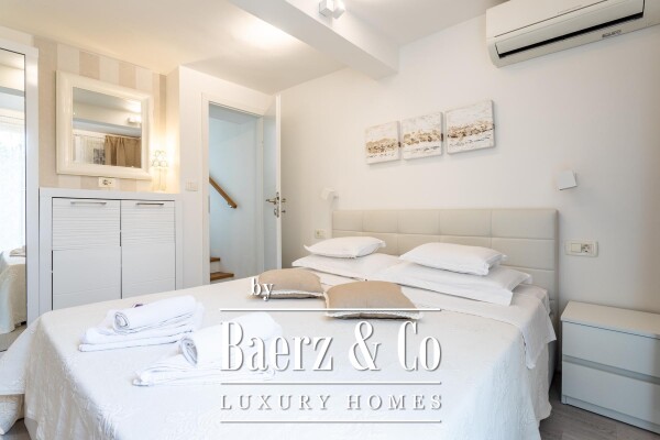 photo 15 Seget Donji, exceptional property with two buildings, swimming pool, jucuzzi and garden