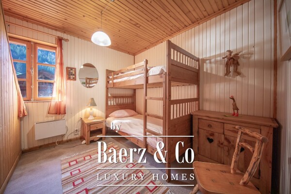 photo 15 TRADITIONAL SAVOYARD STYLE - 6 BEDROOM CHALET