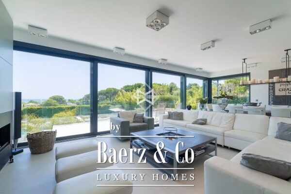 photo 5 Contemporary villa 3 minutes walk from Club 55