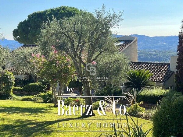 photo 2 Gorgeous villa with panoramic view in a gated domaine