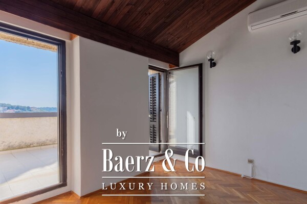 photo 12 Istria, Pula, Pješčana Uvala, attractive villa first row to the sea