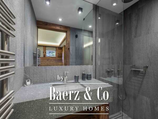 photo 12 Exceptional Chalet - Six Bedrooms - Panoramic Views and Close to the Village Centre