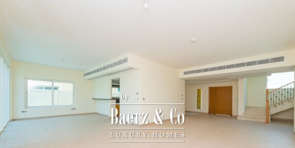 photo 3 Elegant 4-Bedroom Nova Villa for Sale in Jumeirah Park
