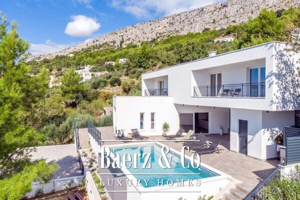 photo 4 Dugi Rat, Jesenice, modern villa with panoramic sea views, NFA 275 m²