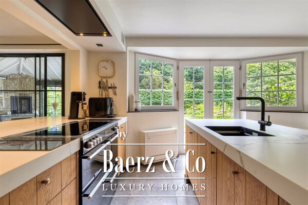 photo 13 Unieke villa op AAA locatie in hartje Vriesdonk met praktijk/bureelruimte!