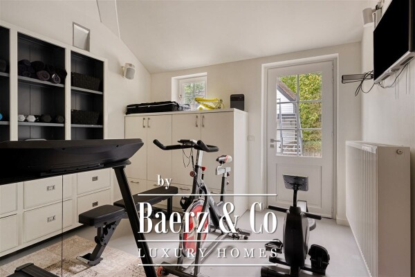 photo 20 Unieke villa op AAA locatie in hartje Vriesdonk met praktijk/bureelruimte!