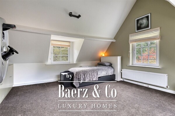 photo 34 Unieke villa op AAA locatie in hartje Vriesdonk met praktijk/bureelruimte!