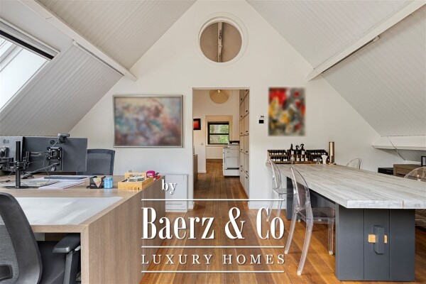 photo 36 Unieke villa op AAA locatie in hartje Vriesdonk met praktijk/bureelruimte!