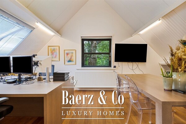 photo 38 Unieke villa op AAA locatie in hartje Vriesdonk met praktijk/bureelruimte!