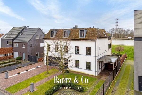 photo 21 Uitzonderlijke Duplex met zicht op kanaal, garage, carport en ruime (wijn)kelder!