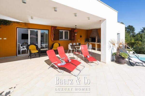 photo 13 Svetvinčenat, Two Modern Villas with Infinity Pools and Saunas - An Established Tourism Investment